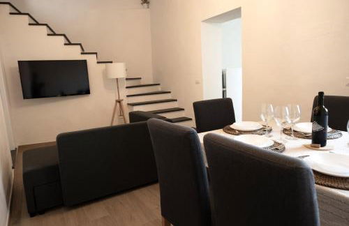 GuestHost - Comfy Two-Levels Apartment with Terrace! - Foto 9