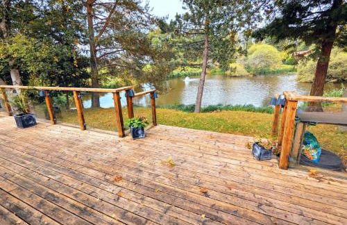 Hot Tub, Lake View, Peaceful Woodland Retreat - Photo 19