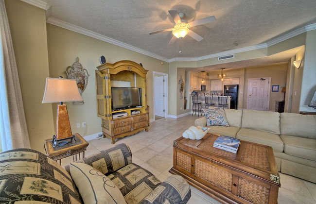 Luxurious High-Rise Condo with Direct Beach Access & Beachside Pool - Unit 2105 by RedAwning - Foto 17