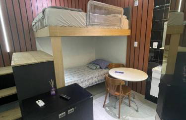 Adorável Tiny house 5, ar, cozinha completa, wifi e tv smart - Foto 9