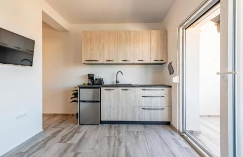 Beautiful Apartment In Prizna With Wifi - Photo 17