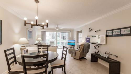 1128 PL Escape to this Pondside Paradise - Foto 3