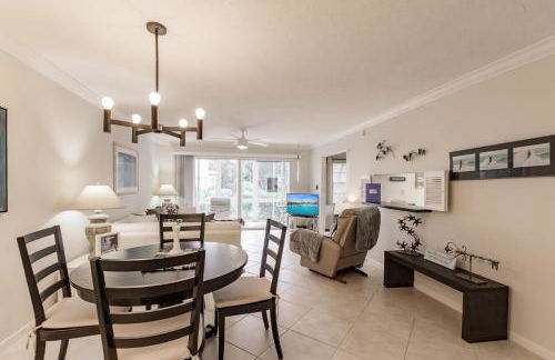 1128 PL Escape to this Pondside Paradise - Foto 3