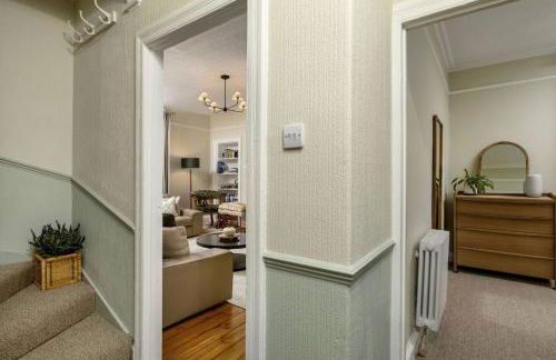 3-Bed Georgian Townhouse Next to Wellbeing Clinic - Foto 46