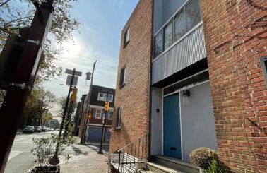 A Regal Retreat- Exclusive Parking, Prime Location - Foto 47