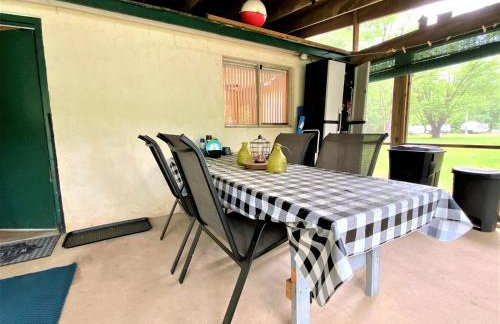 Barney's Retreat- Rustic cabin on the river! - Foto 13