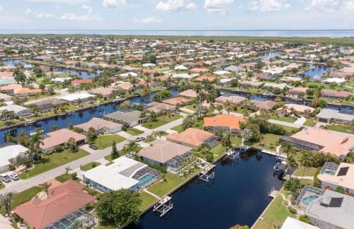 Waterfront Paradise! Heated Pool, Dock, Grill, Fishing near restaurants and shops - Foto 31