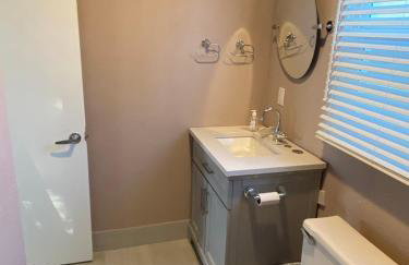 Quiet retreat, minutes from highway and downtown - Foto 13