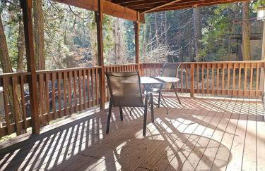 Peaceful Mountain Cabin with Private Lake and Game Room Near Long Barn, California - Foto 22
