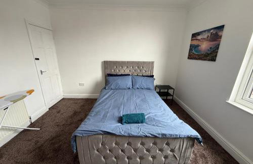 Leeds Serviced Accommodation - Apartments - 3 Bed House-Close To Centre -M621 & M1 - Contractors - Business Travellers - Families - Photo 9