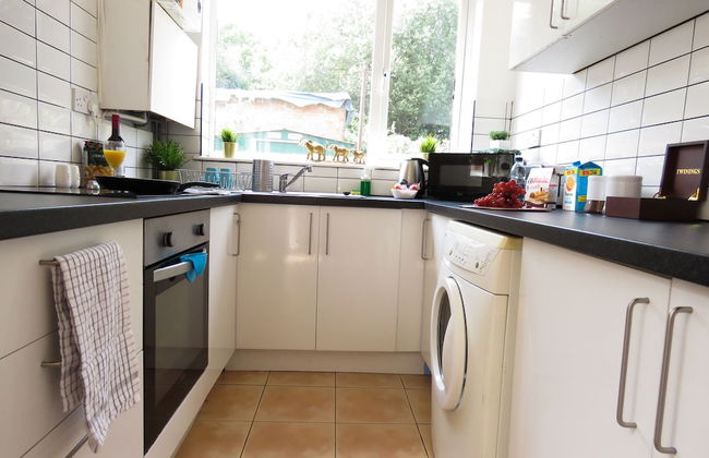 Tudors eSuites Coventry Townhouse Private Garden Free Parking - Foto 7