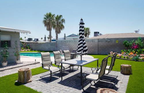 Vegas Hideaway with Jacuzzi & Pool by Strip - Foto 1