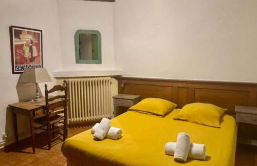 Stunning farmhouse with heated private pool in Provence - Photo 23