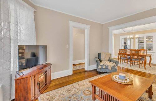 Classic West Hartford Center Apartment - Foto 14