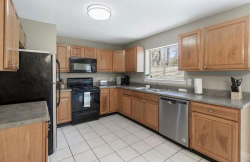 Travis' Place - Convenient and Affordable Location - Foto 9
