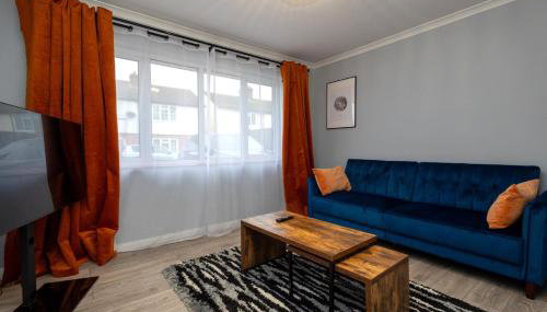 Cozy 2-Bed Detached Bungalow with Parking Woking - Foto 3