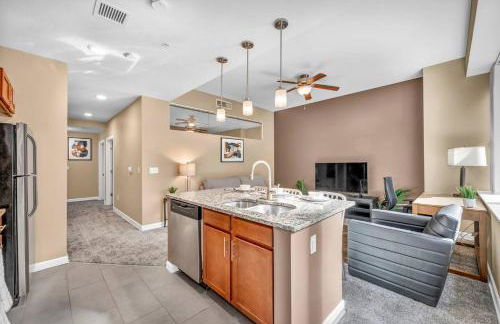 Modern High-Rise Condo in Central Downtown | Gym - Foto 6