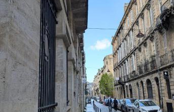 Appartement rénové place du Palais avec parking - Foto 18