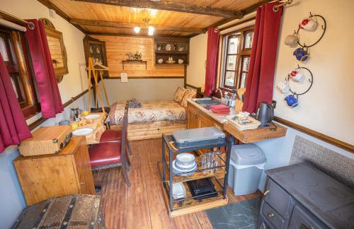 The Old Pumphouse Shepherds Hut with Hot Tub - Photo 15