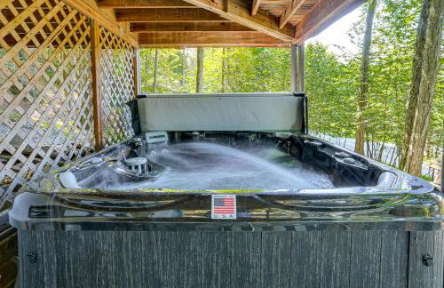 Less Than 1 Mi to Lake Cabin with Hot Tub in Greentown! - Foto 2