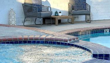 Tranquil Poolside Oasis with BBQ and Serene Ambiance - Foto 5