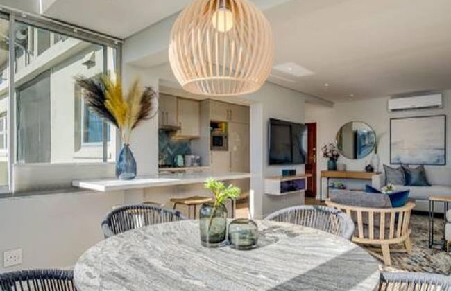 Exquisite Mouille Point Apt by Golf Course Serene Suite - Photo 26