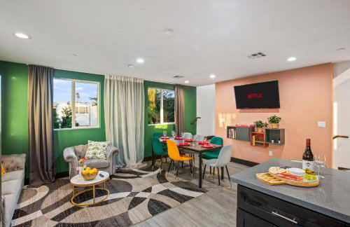 Spacious Luxury Villas in the heart of LA! Free parking and Jacuzzi - Photo 46