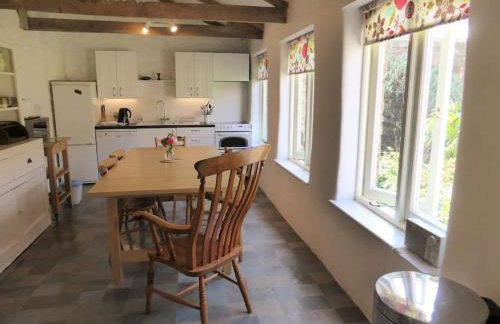 The Coach House within heritage Tregrehan Garden on Cornwall's South Coast - Photo 3