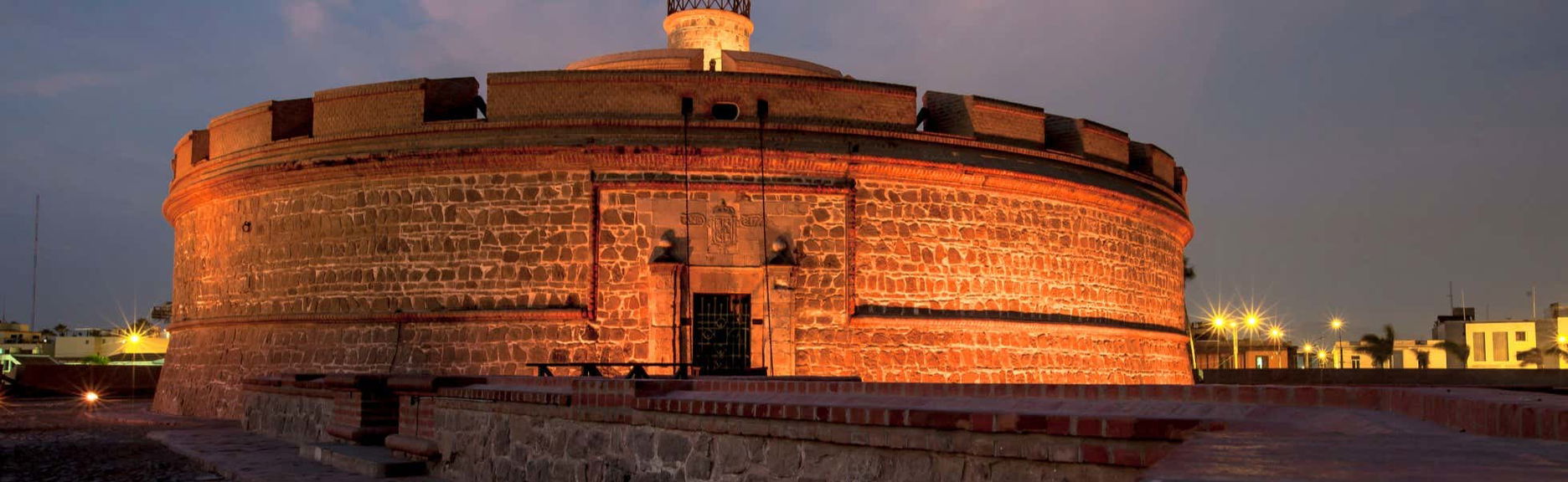 Tour nocturno por la Fortaleza del Real Felipe