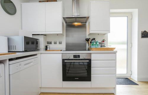 8 Iris Cottage 4-BR Coastal Home in Suffolk - Foto 17