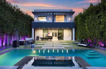 Private LA Retreat w Pool Hot Tub Fire Pit Near Melrose Ave The Martel House by AvantStay - Foto 1