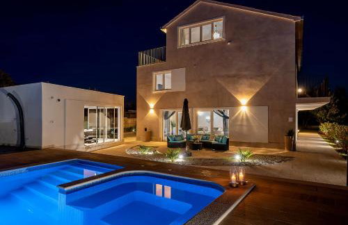 Luxury Villa David with swimming pool, sauna and jacuzzi - Foto 1