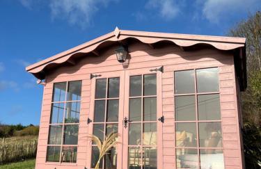 The Pink Cottage upstairs suite & Garden Summer Room - Foto 70