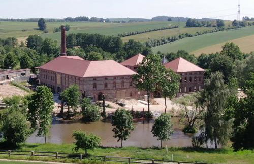 TinyHousebeiDresden in absoluter Alleinlage direkt am Naturteich große Terrasse Grill und Kaminofen Juni - September Mindestmietzeit 1 Woche Sa- Sa - Foto 16