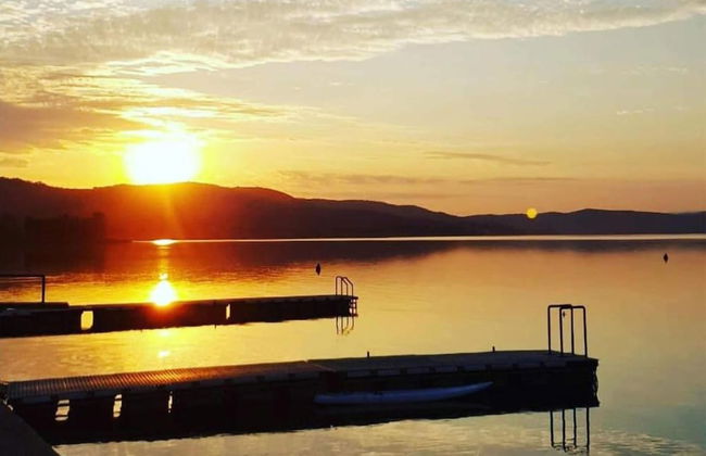 Serene Lakeview Apartment - Foto 32