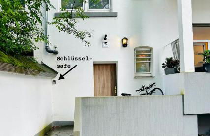 FeelsLikeHome - Urbane Altbauwohnung mit Dachterasse& Parkplatz - Foto 11