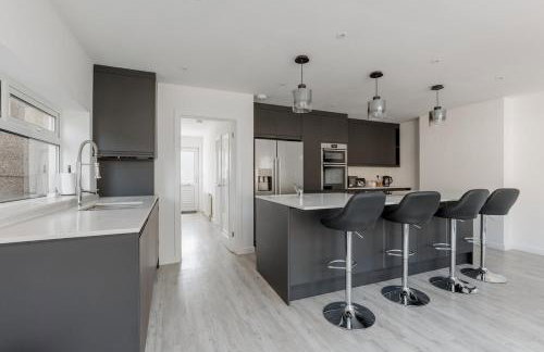 Delightful family home with parking, 8 minutes to beach - Foto 10