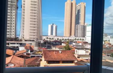 Apto Com Sacada e Ar Condicionado a 2 minutos da Praia - Foto 26