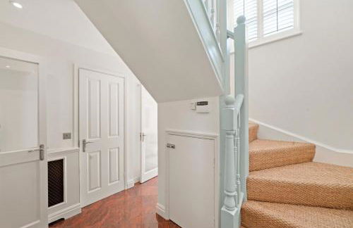 3 Bedroom Mews Home - Clapham Common - Free Private Parking - Sleeps 5 - Newly Refurbished - Sweetpea & Pillow Properties - Foto 13