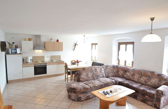 Holiday Home in Morscheid-riedenburg With Balcony - Photo 10