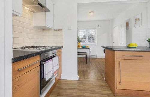 3 Bed House Sleeps 8 -Near Heathrow -Free Parking - Foto 12