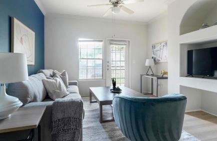 Landing Beautiful 2BD in Bee Cave - Photo 2