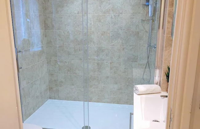 The Ayres House 2-bed Apartment in Cambridge - Photo 24