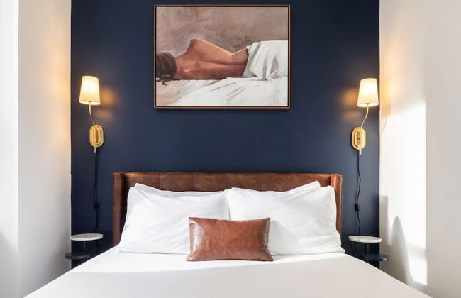 Sosuite Bay Window 1BR Apt w W/d, Desk - Photo 16