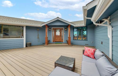 Walk to Beach Luxury Oceanfront Escape in Caspar - Photo 2