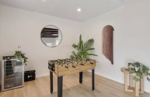 Stunning Retro Beach Oasis, Dual Living, Pool - Foto 24