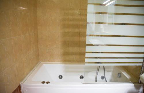 Luxury Beachfront Suite - Photo 13