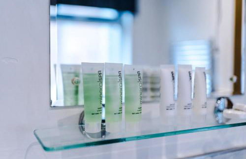 Spacious Modern Chester Home - Great Location - Photo 43