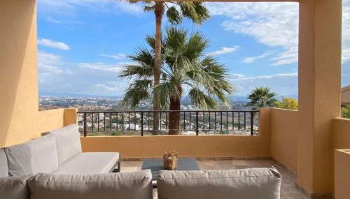 Elegant apartment, stunning views, fully renovated in la Hacienda del Senorio de Cifuentes - Photo 2