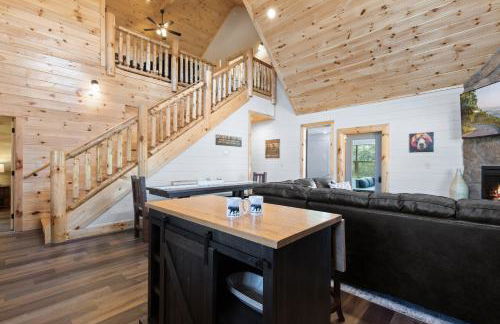 Smoky Bear Splash Top Rated Private Pool Cabin with Hot Tub, Mtn Views, Arcade Games, Excellent Location - Foto 14